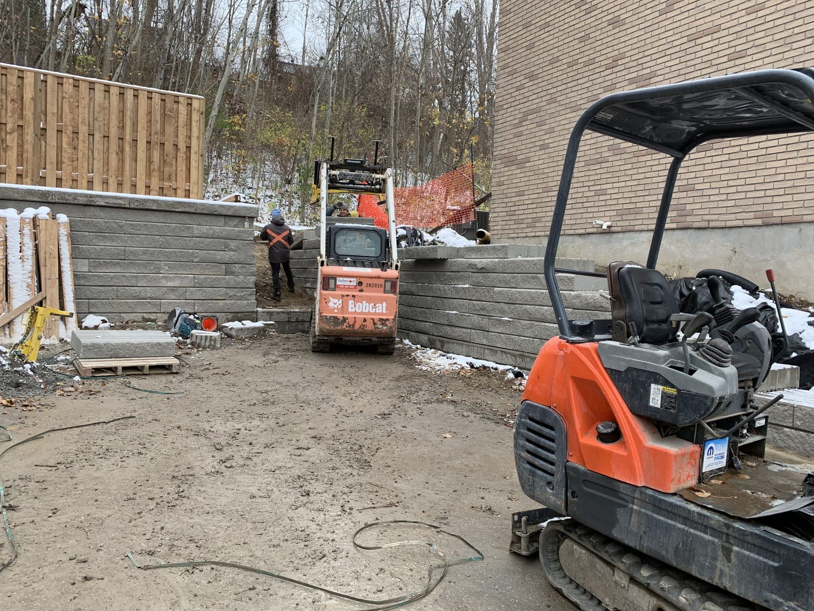 Tiered segmental block retaining wall built along a backyard grade change